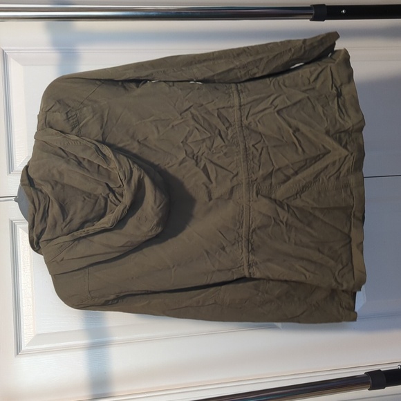 Medium army green coat from Guess - Picture 3 of 3